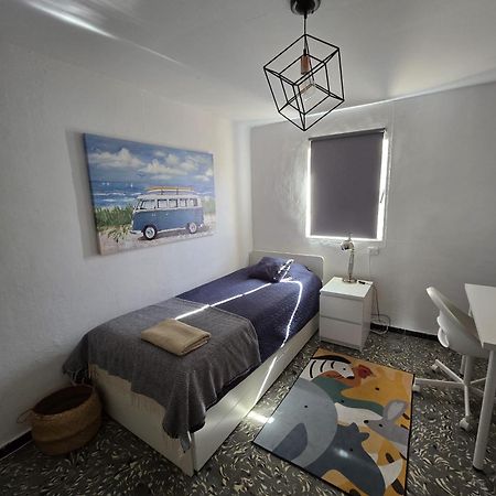 Holiday House - Casa De Sylvia 쿠엘라 외부 사진